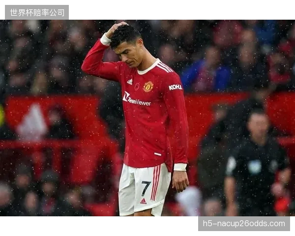 德萨布尔高强度反击战术极度依赖锋线消耗，球员体能储备面临严峻挑战。